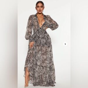 Fashion Nova late is maxi dress 1X